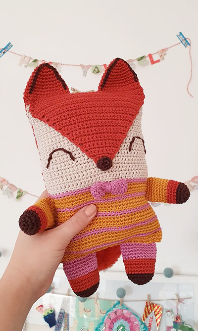 maskotka amigurumi bezpłatny schemat lisek przytulanka