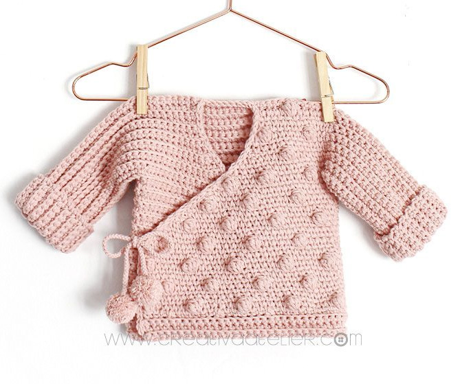 sweterek niemowlęcy na szydełku wzory