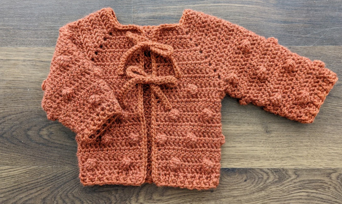 swetry i kardigany dla niemowląt na szydełku